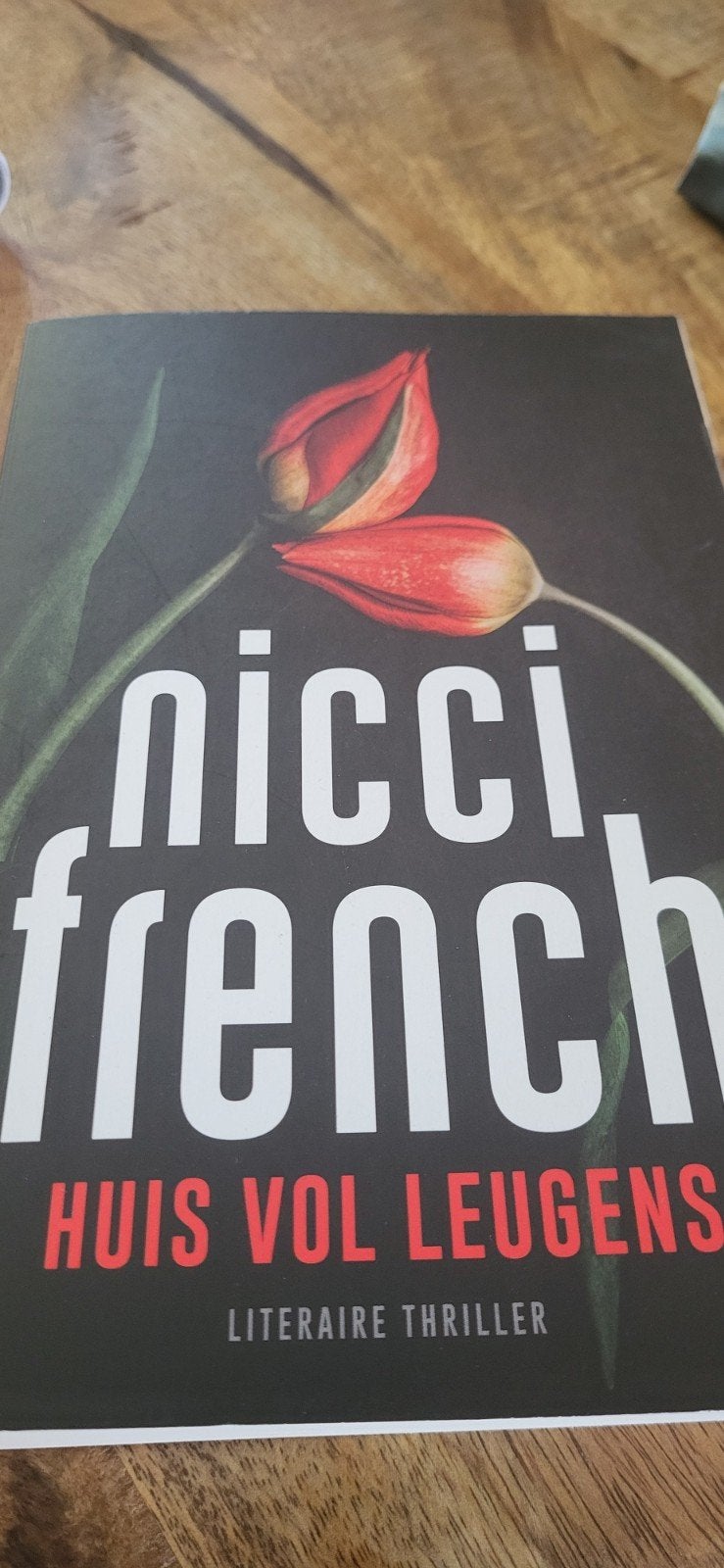 nicci french  - huis vol leugens, Europa overig, Nicci French, Ophalen of Verzenden, Zo goed als nieuw