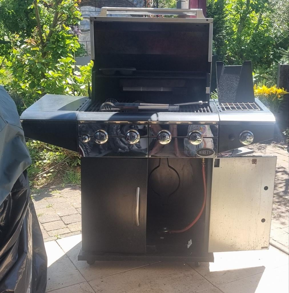 Goede en mooie Borretti barbecue., Ophalen