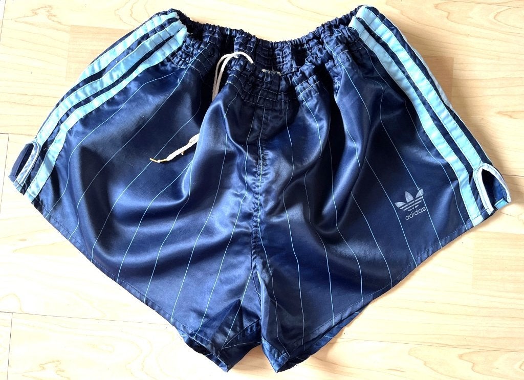 Adidas vintage sportbroek maat 6 (L) met lichtblauwe strepen, Kleding | Heren, Sportkleding, Maat 52/54 (L), Blauw, Ophalen of Verzenden