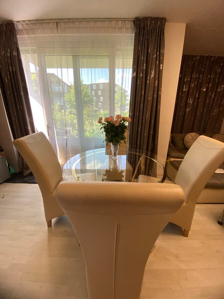 Glazen eettafel met gouden onderstel en 4 stoelen, Ophalen of Verzenden, Zo goed als nieuw
