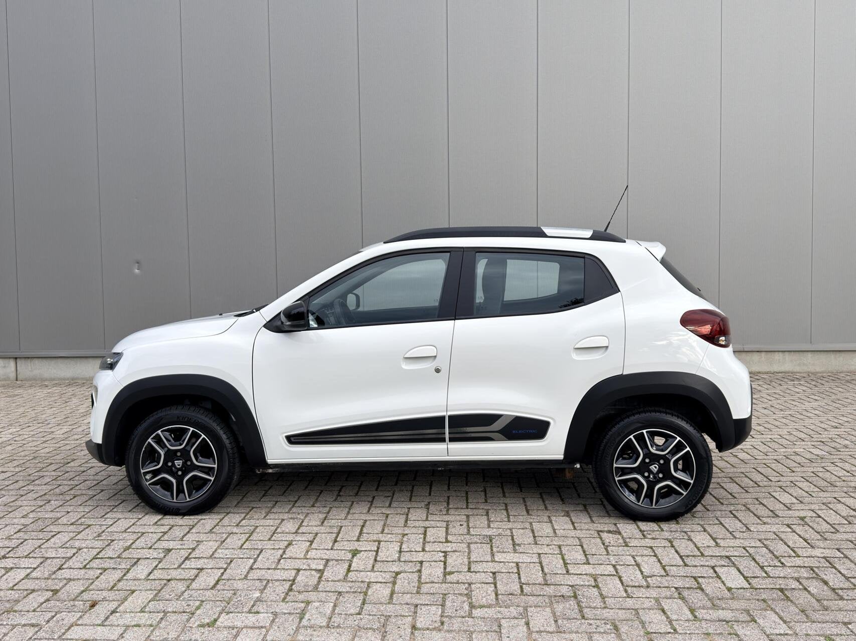 Dacia Spring Comfort Plus (Orange Pack) 27 kWh Carplay|Camer, Gebruikt, Met garantie (alle), 230 km, Wit