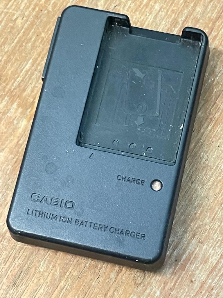 Casio BC-11L batterijlader acculader lader (NP20 batterij), Ophalen of Verzenden, Gebruikt
