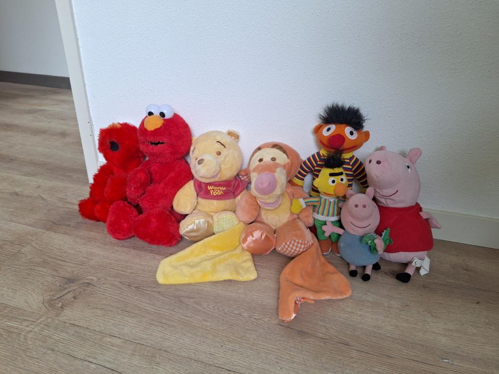 Knuffels elmo winnie the poo tijgertje bert, ernie peppa, Ophalen