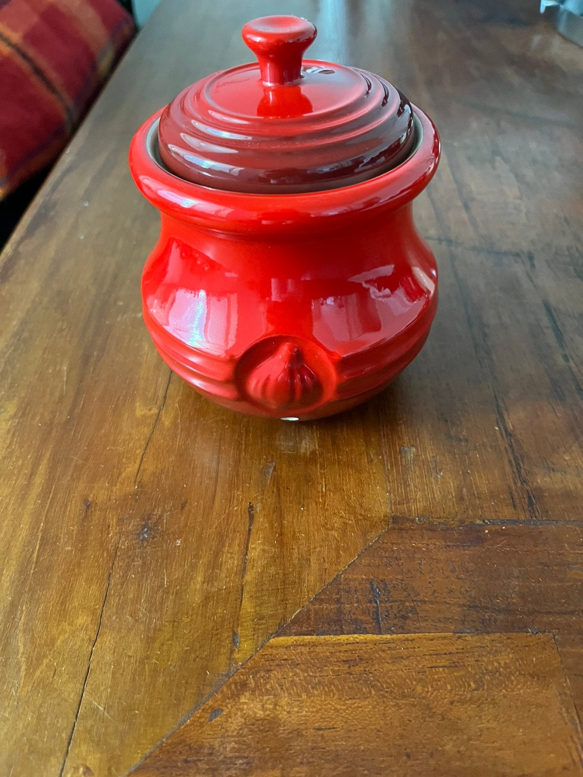 Le Creuset knoflookpot cerise rood, Gebruikt, Pot, Bus of Blik, Le Creuset, Ophalen of Verzenden