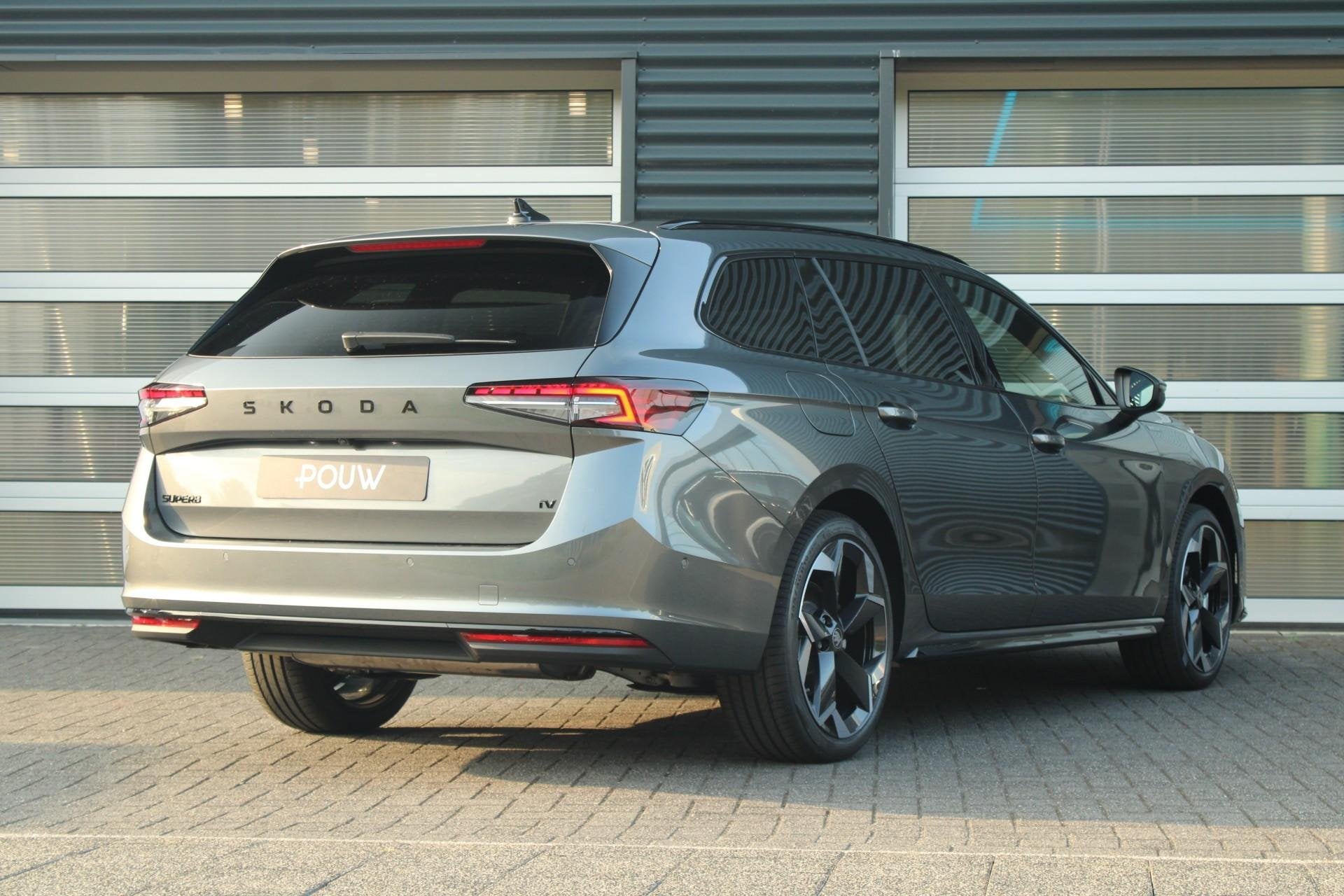 Skoda Superb Combi 1.5 TSI PHEV 204pk Sportline Business | S, 12 maanden, 1498 cc, 4 cilinders, 26 kWh