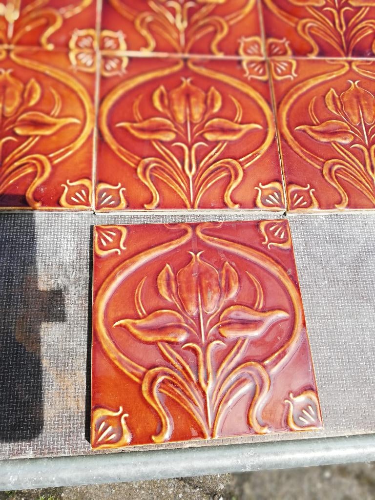 250 art nouveau wandtegels roodbruin bloem Morialmé, Ophalen