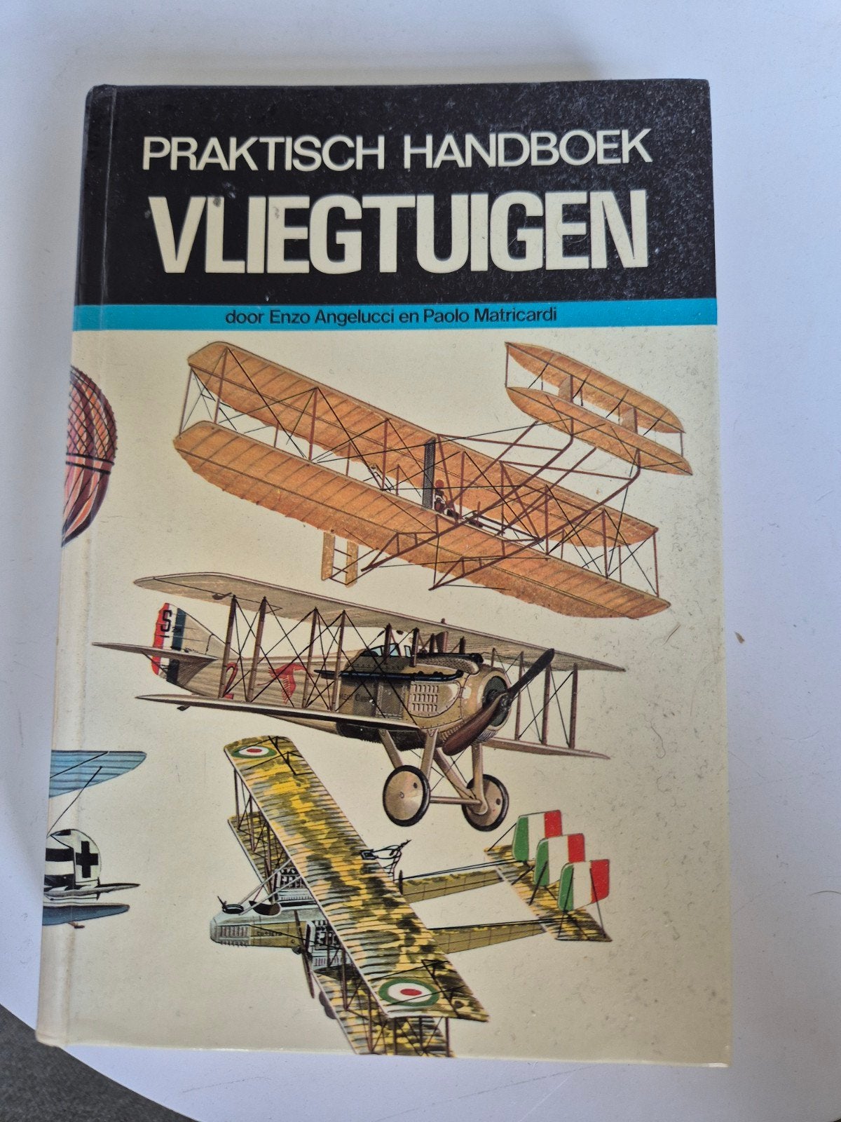 Praktisch Handboek Vliegtuigen - Enzo Angelucci, Ophalen of Verzenden, Gelezen, Overige onderwerpen, Enzo Angelucci en Paolo Matricardi