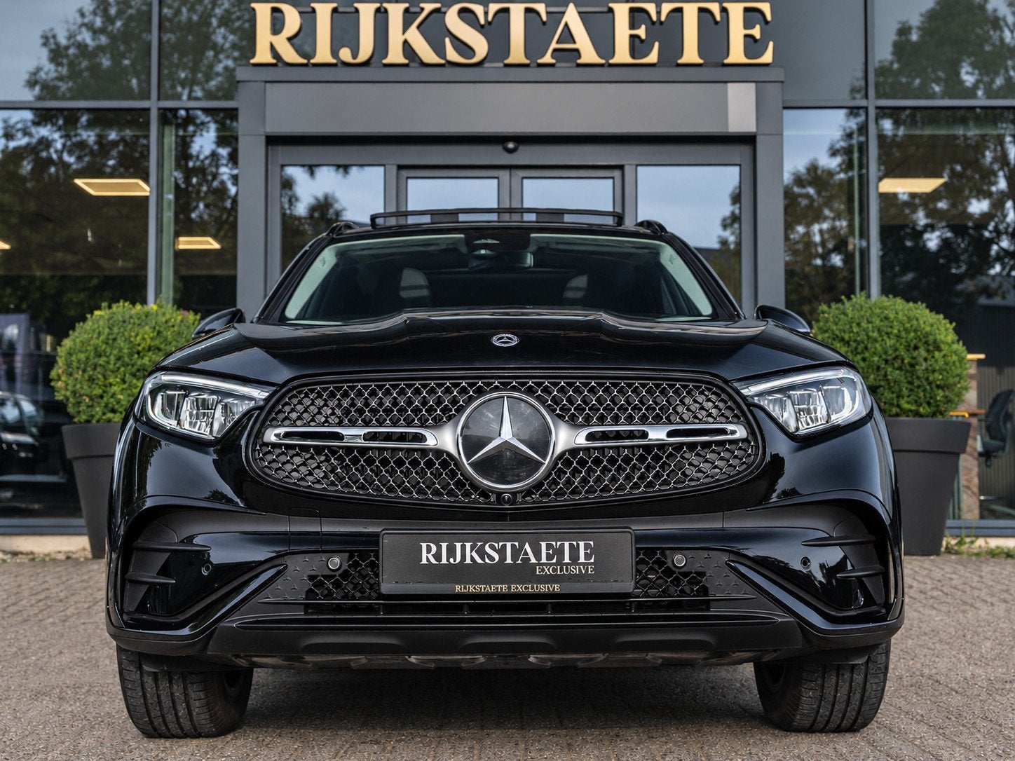 Mercedes GLC-klasse 300e 4MATIC AMG Line|PANO|BURMES|APP|ACC, Auto's, Automaat, Dealer onderhouden, Gebruikt, Zwart