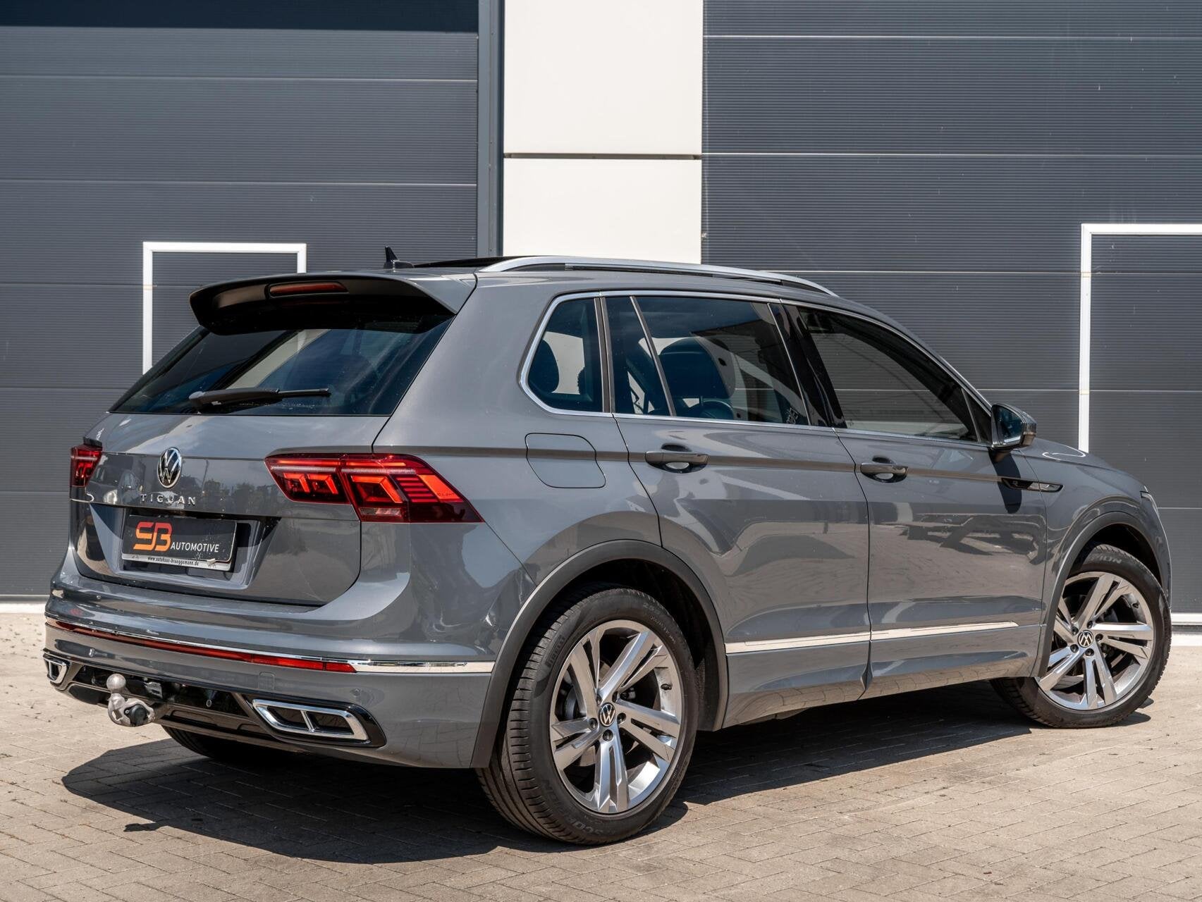 Volkswagen Tiguan 1.5 TSI R-Line Leder|Cam|Memory|Pano|VOL!, 15 km/l, 1498 cc, Zwart, 4 cilinders