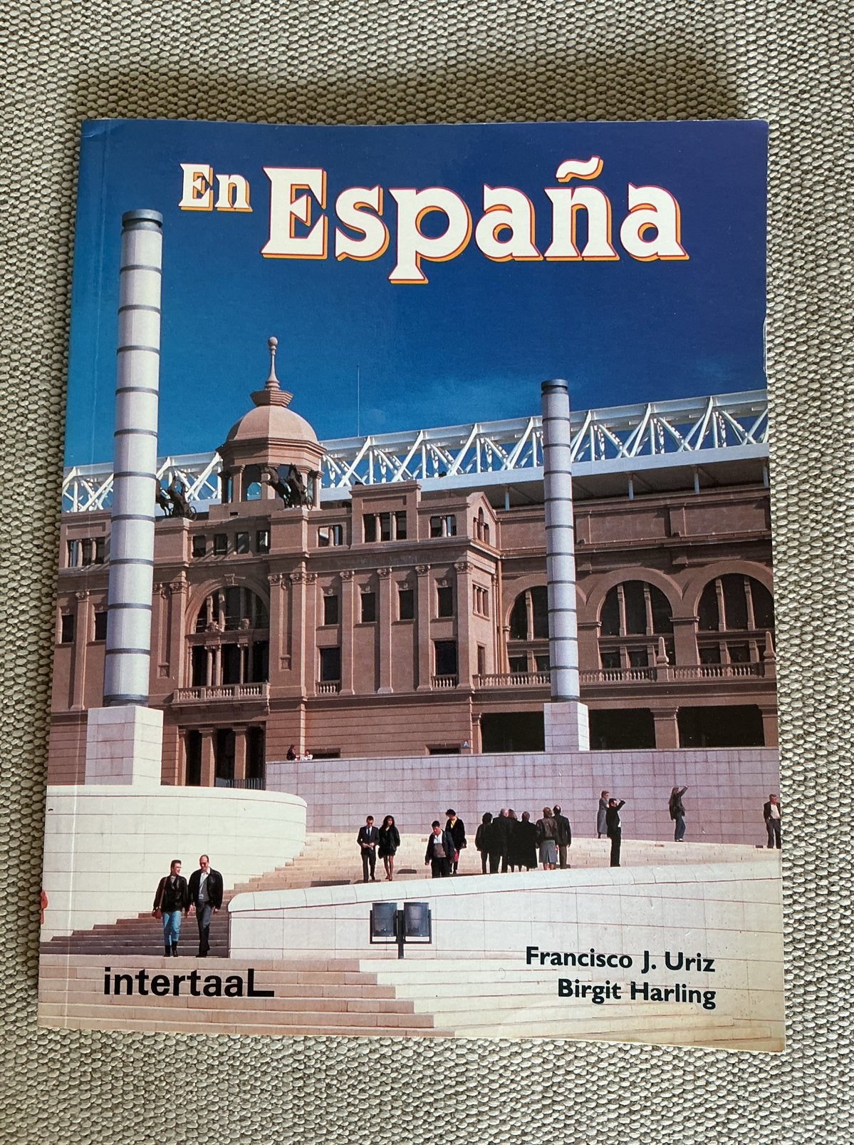 En España Boek  het leven in Spanje zie tekst achterpagina, Ophalen of Verzenden, Alpha, Nieuw