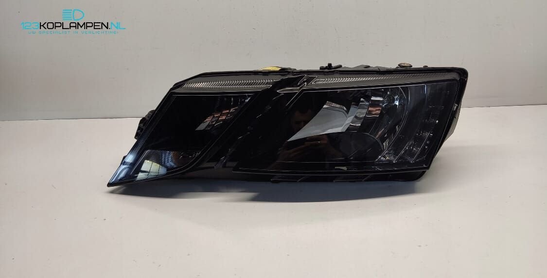 Skoda Octavia 3 Facelift 5E koplamp links