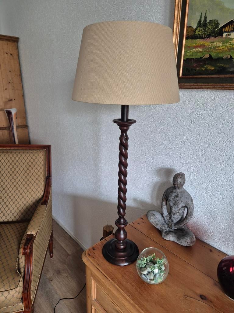 Lamp met een houten gedraaide voet, Ophalen, Zo goed als nieuw, Stof, 50 tot 75 cm