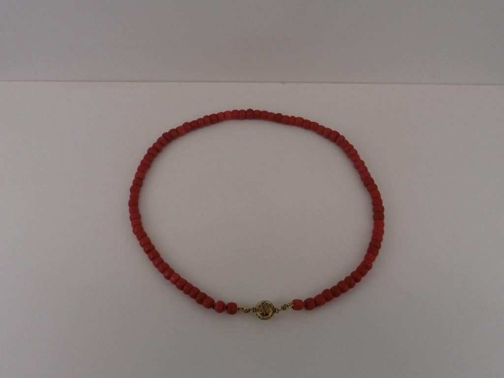 Bloedkoralen collier gouden slot                         D45, Ophalen of Verzenden, Overige materialen, Ketting