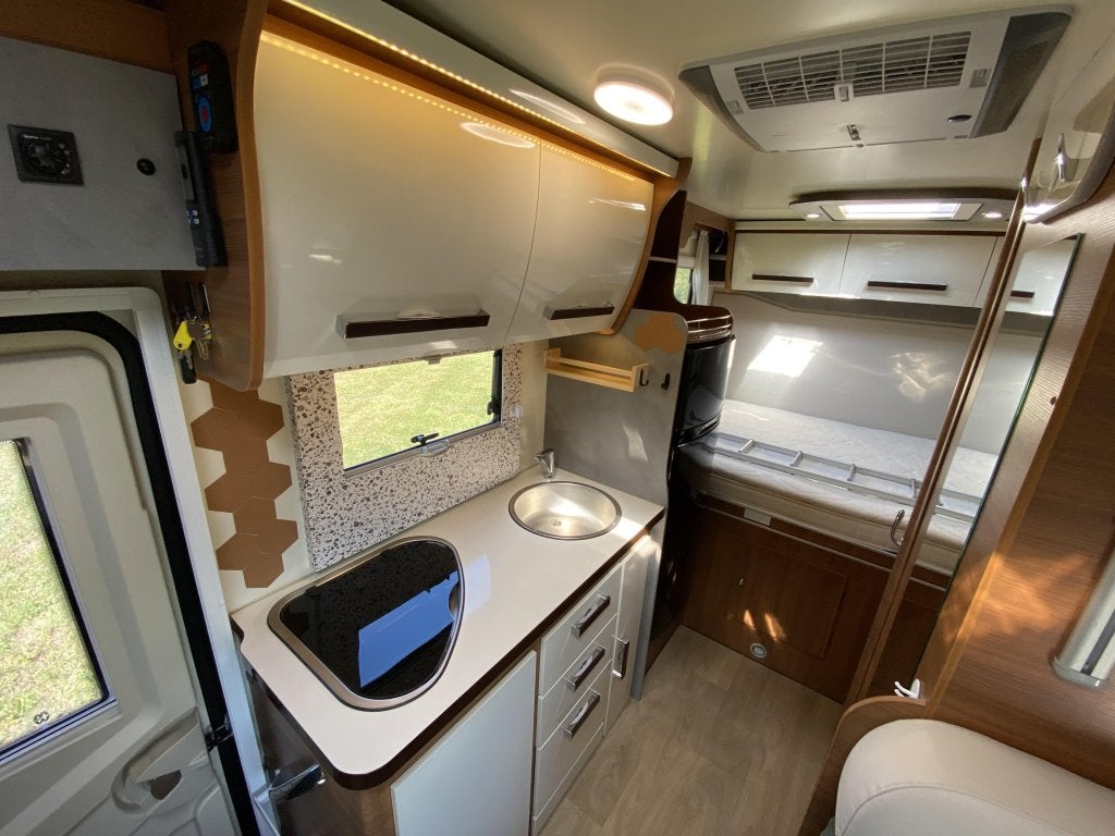 Foto 11 van Elnagh Baron 26 Alkoof 2020 | Dakairco | Level | Off Grid