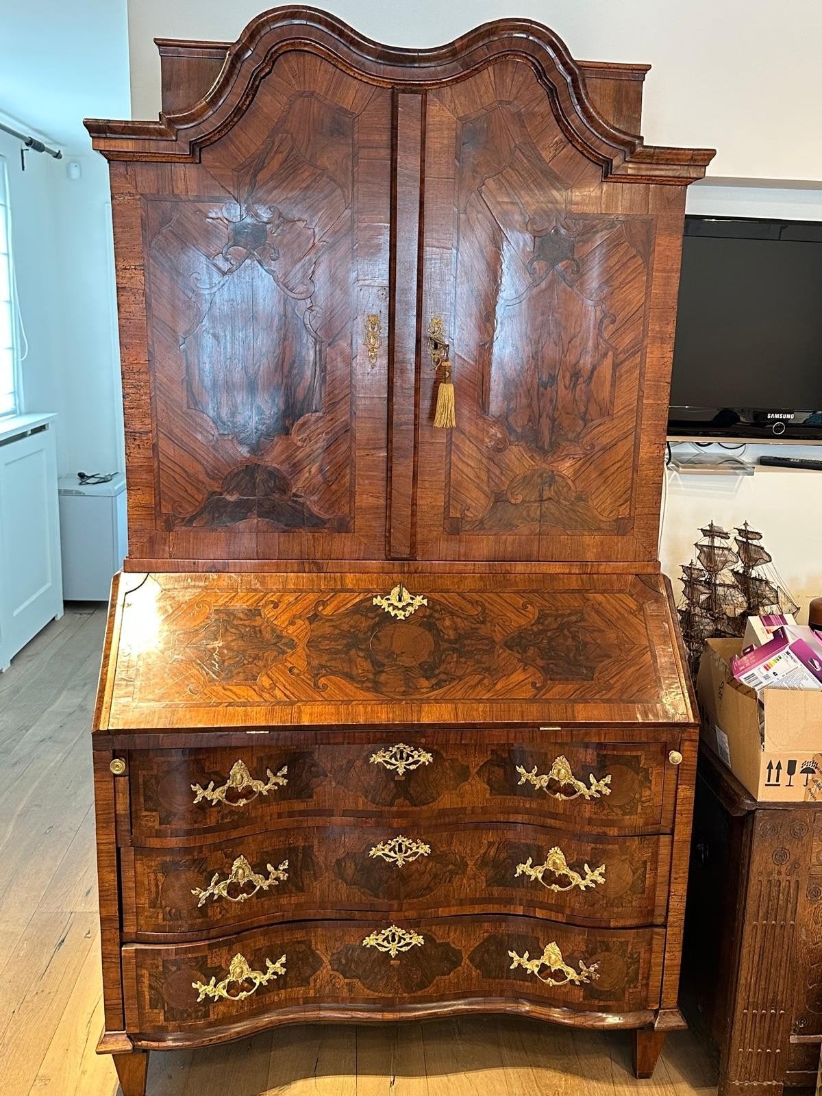Bureau, Ophalen