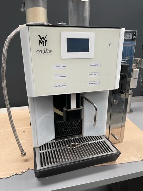 WMF koffiemachine met muntinworp, Witgoed en Apparatuur, Koffiezetapparaten, 10 kopjes of meer, Ophalen, Gebruikt, Koffiemachine
