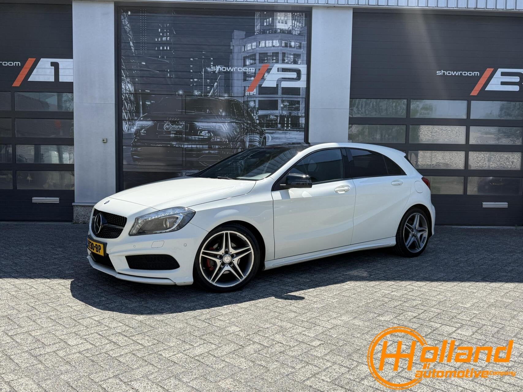 Mercedes A-klasse A200 AMG|Pano|Navi|Distronic|LED, Auto's, Mercedes-Benz, Gebruikt, Met garantie (alle), Wit, Bedrijf