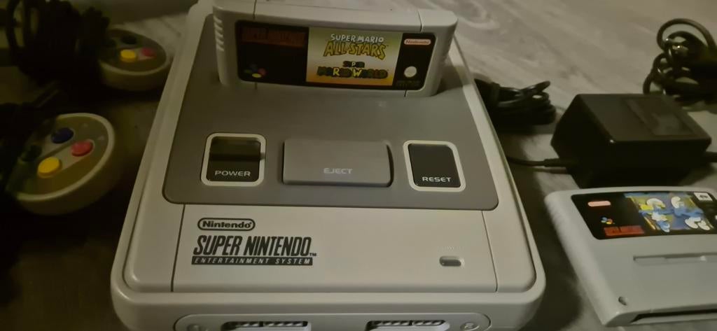 Super nintendo SNES 1CHIP!, Spelcomputers en Games, Spelcomputers | Nintendo Super NES, Zo goed als nieuw, Met 2 controllers, Met games