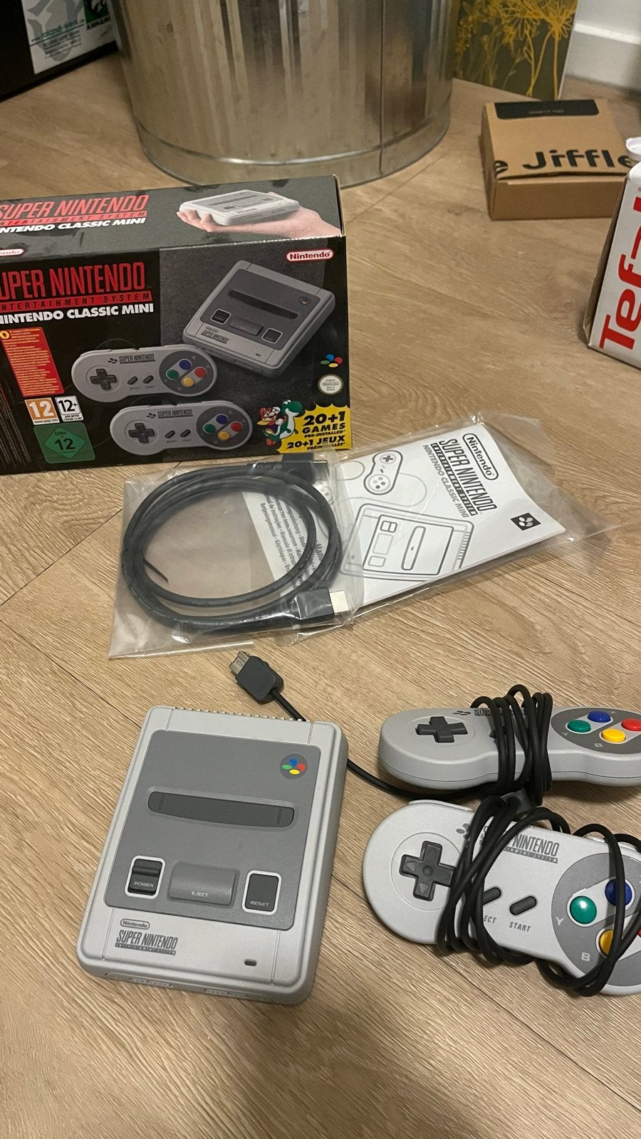 Nintendo Classic Mini: Super Nintendo Entertainment System, Ophalen of Verzenden, Zo goed als nieuw, Met 2 controllers, Met games