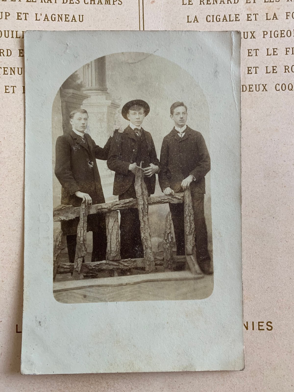 Foto - Drie jongemannen, studenten, vrienden (GO), Gebruikt, Foto, Ophalen of Verzenden, Voor 1940