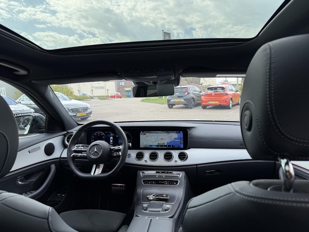 Mercedes-Benz E 300e 4MATIC AMG Line AUTOMAAT| SPORT INTERIE, Auto's, Mercedes-Benz, Automaat, Gebruikt, 4 cilinders, Leder en Stof