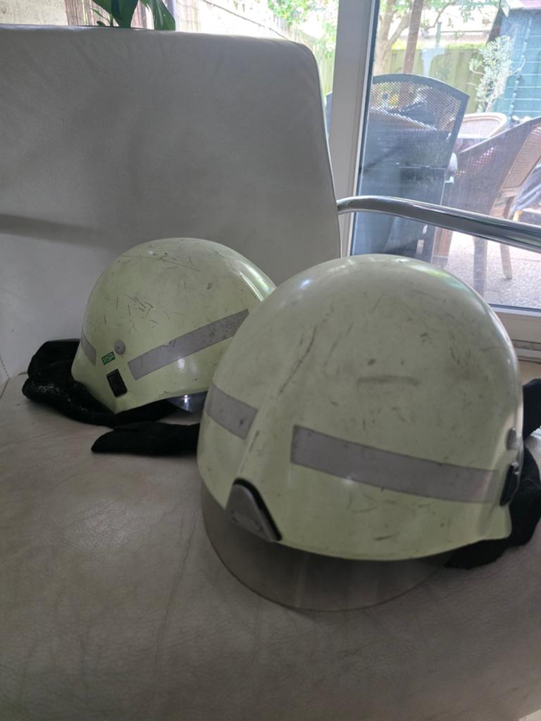 Brandweerhelm 2x, Ophalen of Verzenden