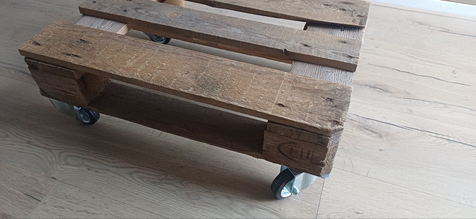 Houten pallet op wieltjes - handig verrijdbaar plateau, Ophalen