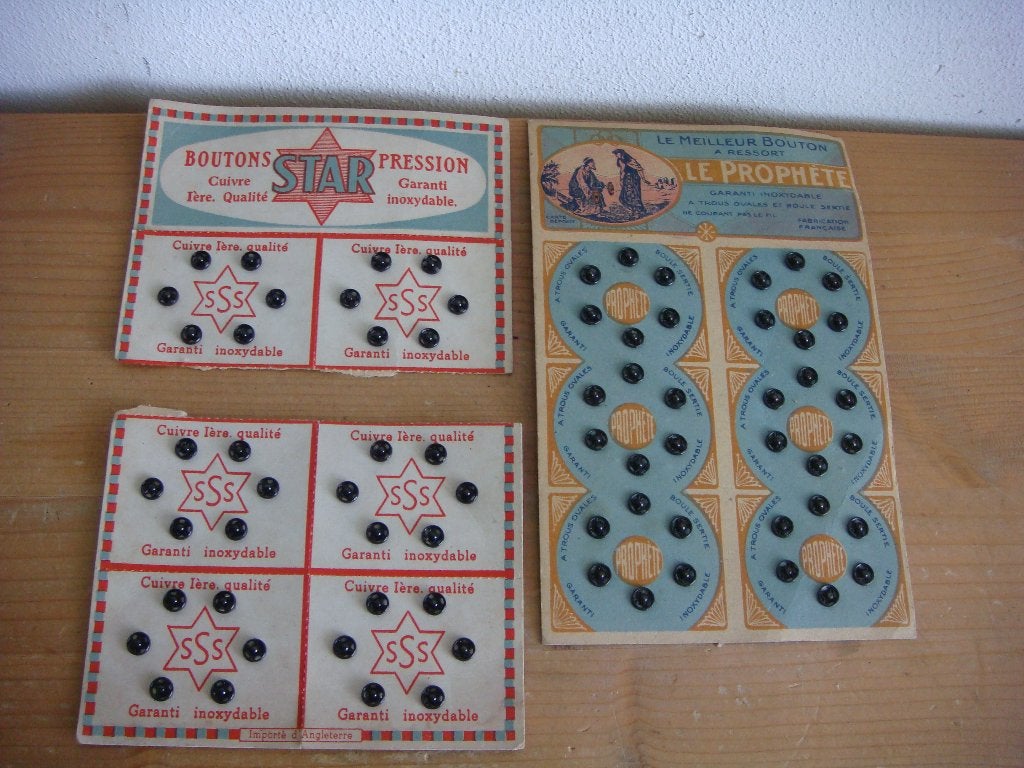 Twee ouderwetse kaartjes met drukkertjes (4), Ophalen of Verzenden, Nieuw, Knoop of Knopen