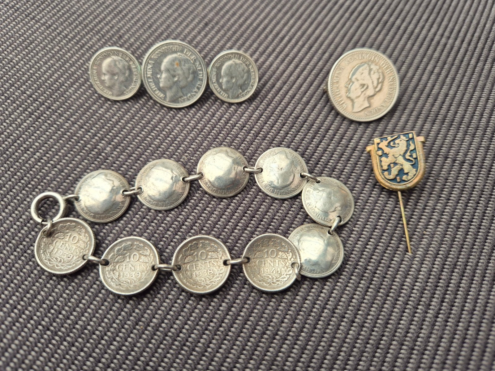 ww2 stil verzet sieraden set en speld, Verzamelen, Ophalen of Verzenden, Nederland, Embleem of Badge
