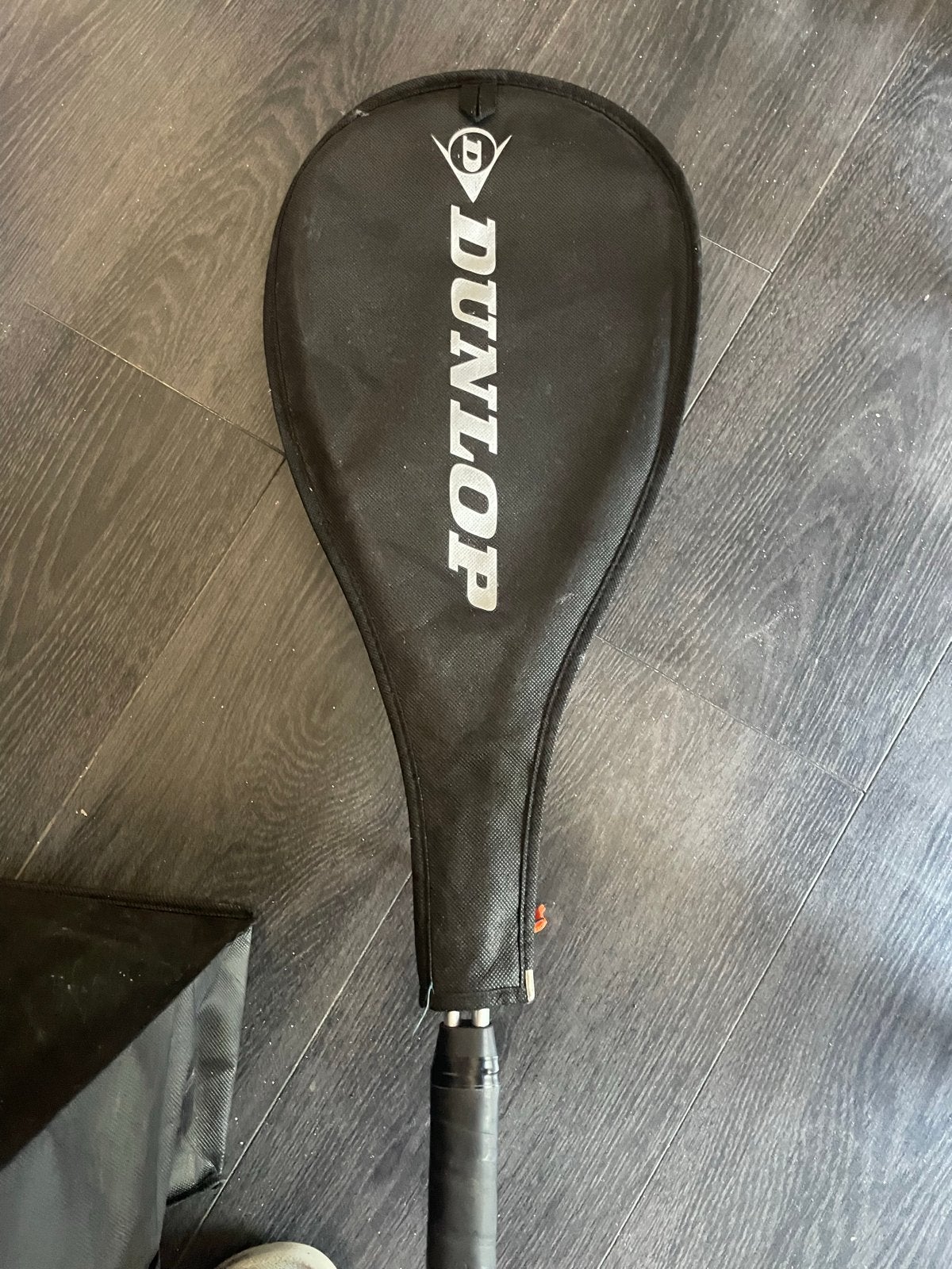 Dunlop Squash Racket met Hoes - Zo goed als nieuw, Sport en Fitness, Ophalen of Verzenden, Zo goed als nieuw, Racket, Met hoes