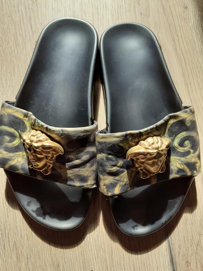 VERSACE SLIPPERS DAMES, Ophalen of Verzenden, Zo goed als nieuw, Zwart, Overige typen