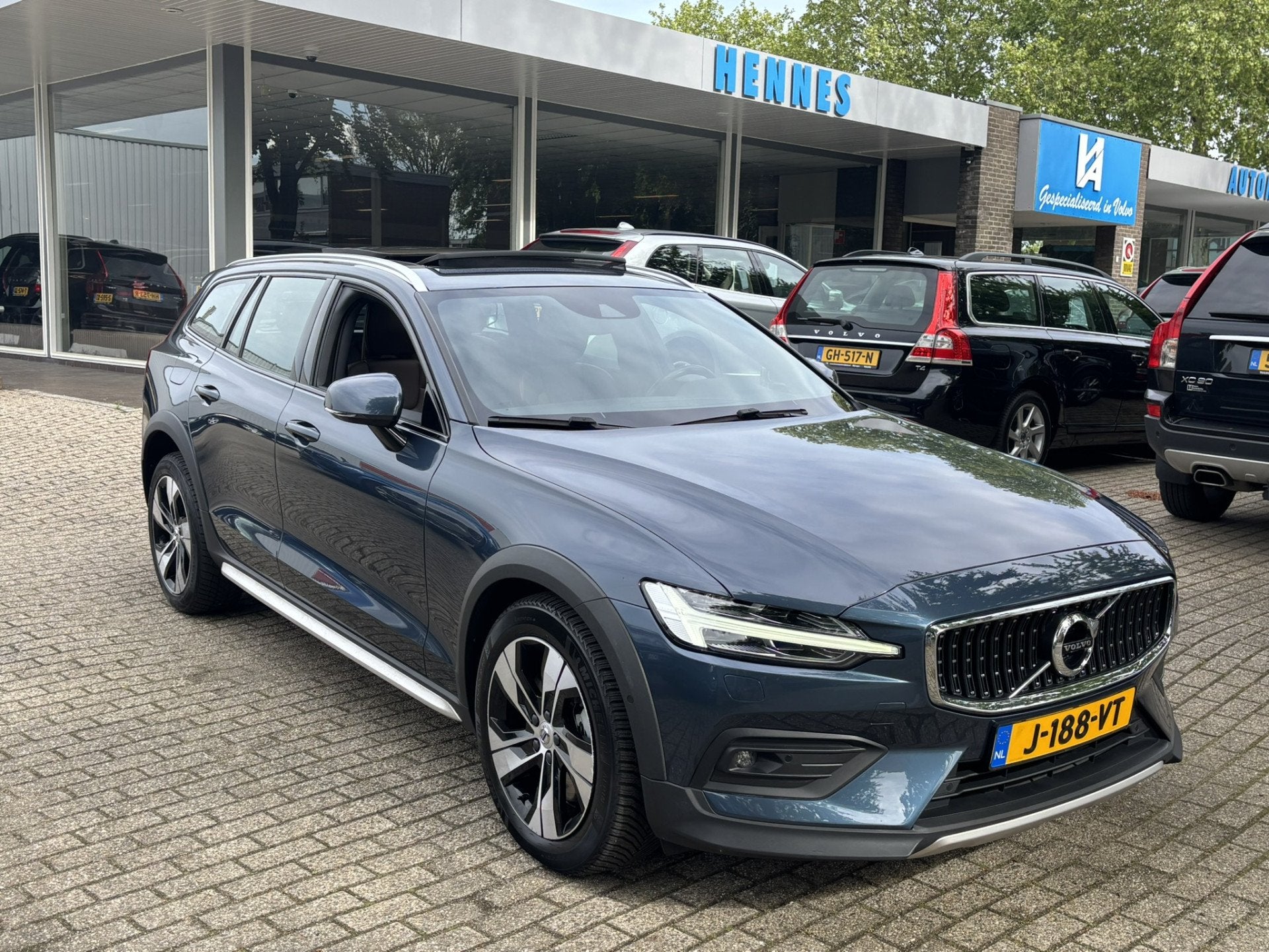 Volvo V60 Cross Country 2.0 B5 AWD Pro Panorama dak Keyless, Auto's, Volvo, 15 km/l, 4 cilinders, Blauw, Vierwielaandrijving