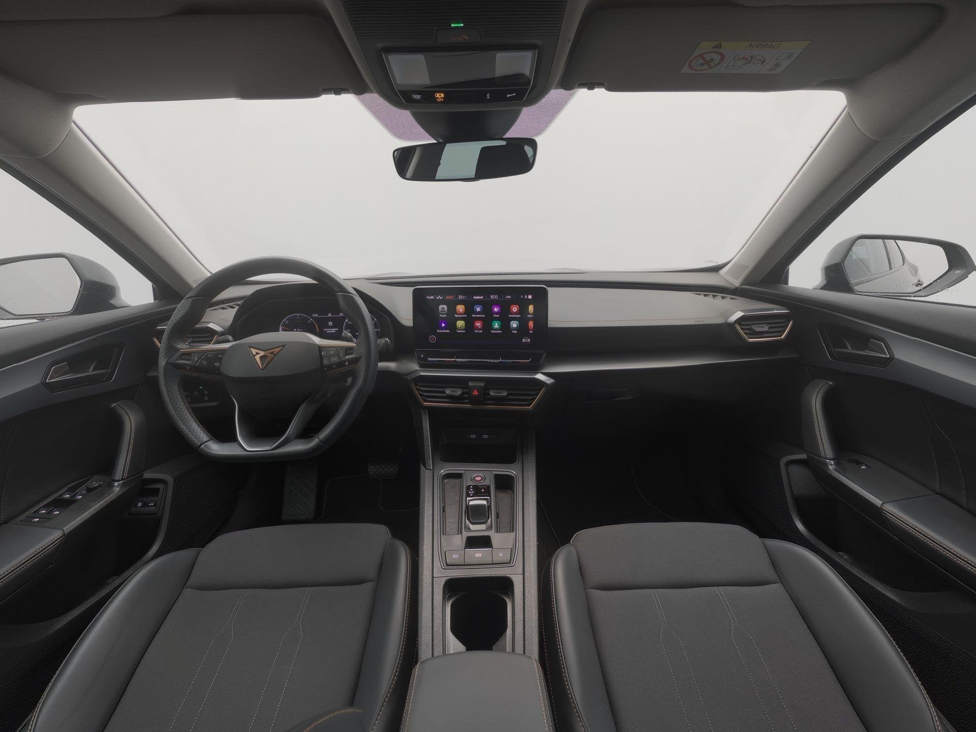 Cupra Formentor 1.4 TSI 204pk e-Hybrid | Stoel- & stuurwielv, Auto's, Gebruikt, 4 cilinders, Formentor, Zwart