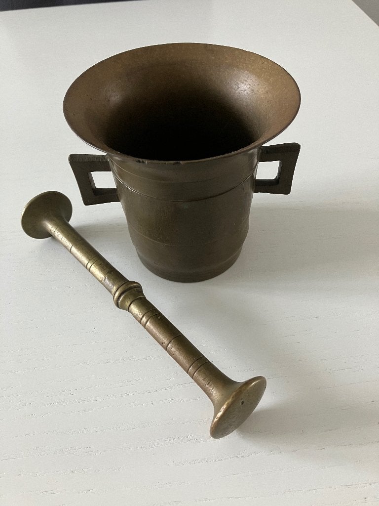 Antieke vijzel met stamper uit Transsylvanië, Antiek en Kunst, Antiek | Koper en Brons, Ophalen of Verzenden, Koper