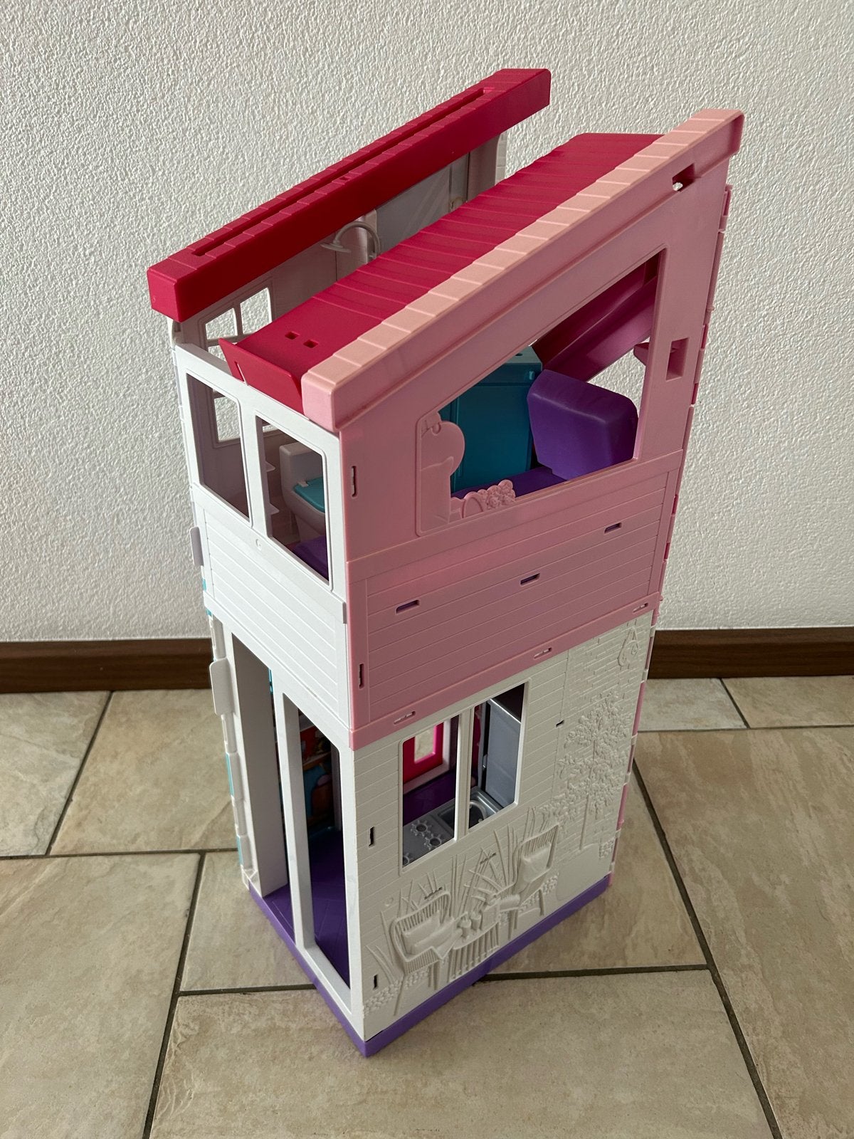 Barbiehuis met meubels en accessoires, Ophalen, Gebruikt, Poppenhuis