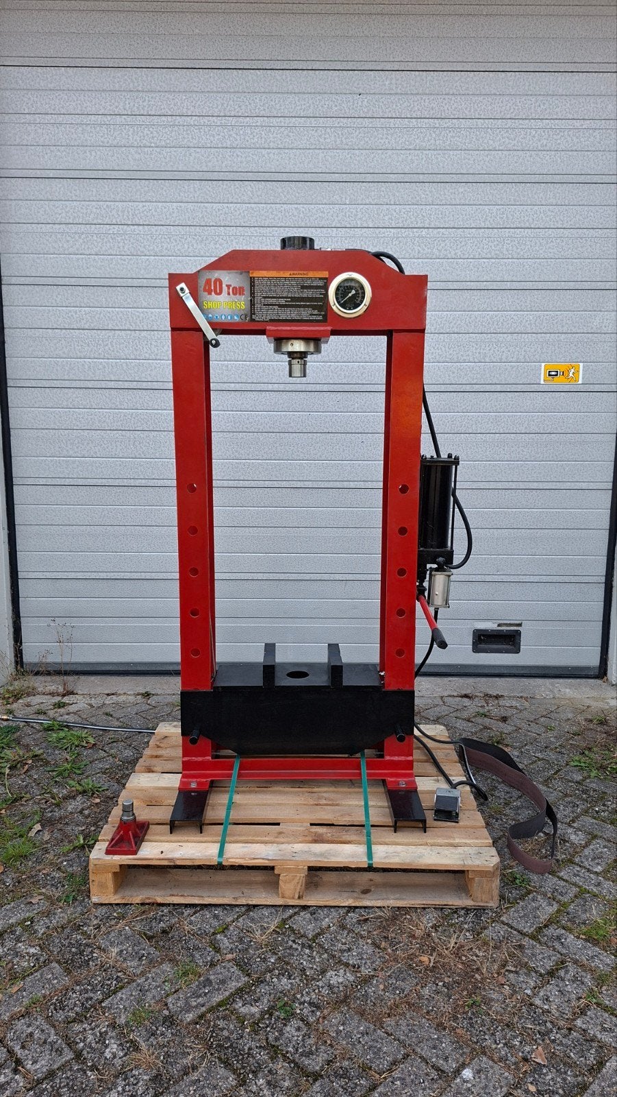 Werkplaatspers 40 Ton Hydro/pneumatisch met Manometer, Ophalen, Zo goed als nieuw