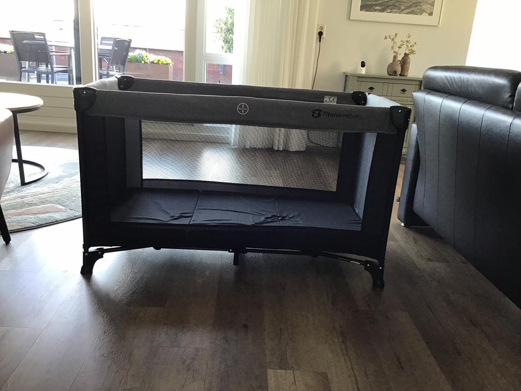 Opvouwbaar kinderbedje van Titanium Baby., Kinderen en Baby's, Ophalen, Zo goed als nieuw, Minder dan 140 cm, Minder dan 70 cm