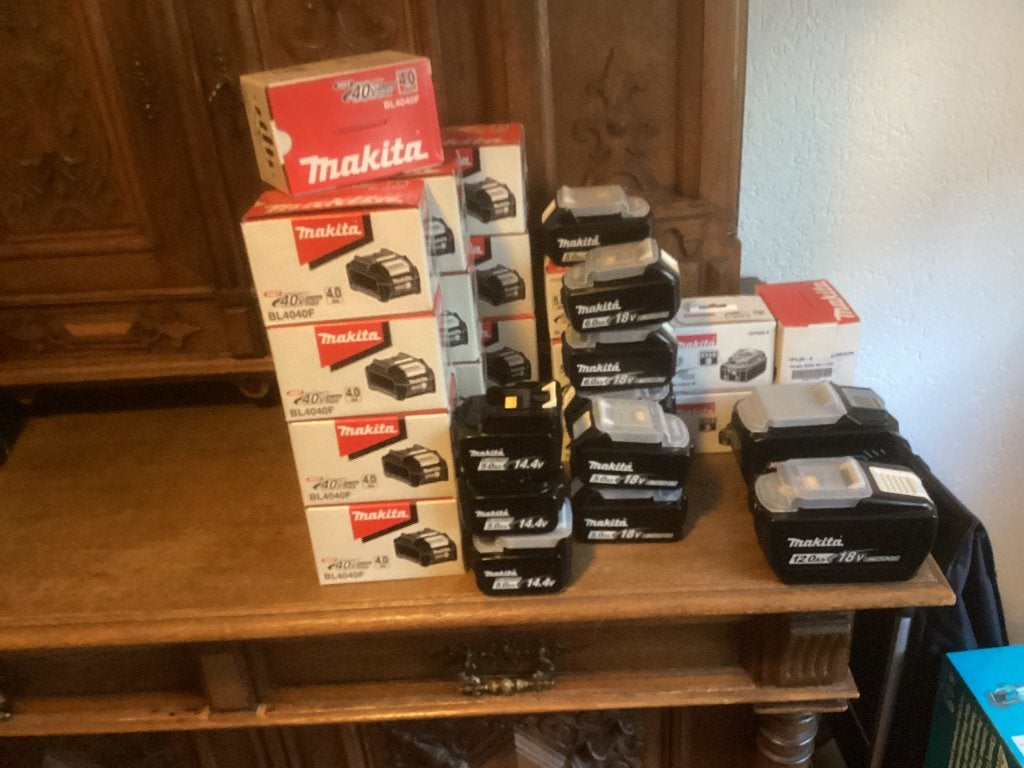 Nieuwe Makita originele accu’s 11x BL4040F per stuk 125,00, Ophalen of Verzenden, Nieuw