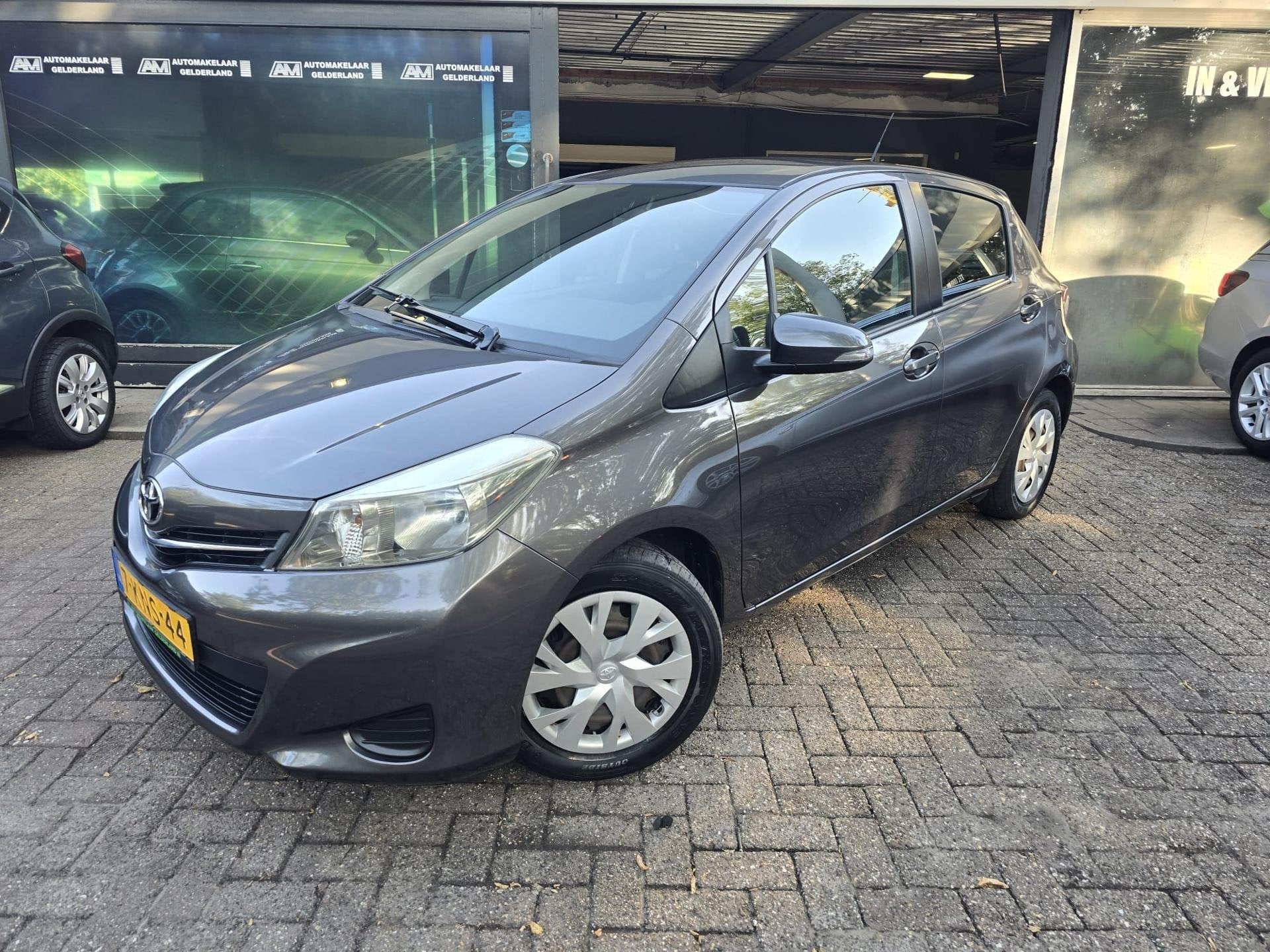 Toyota Yaris 1.3 VVT-i Aspiration | 2E EIGENAAR | 3/6 OF 12M, Auto's, Euro 5, Stof, 4 cilinders, Bedrijf