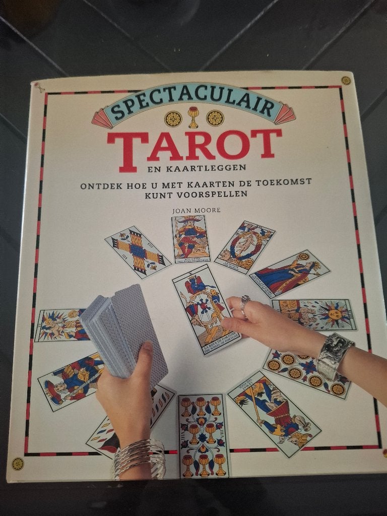 Spectaculair Tarot en Kaartleggen - Joan Moore, Joan moore, Tarot of Kaarten leggen, Ophalen of Verzenden, Zo goed als nieuw