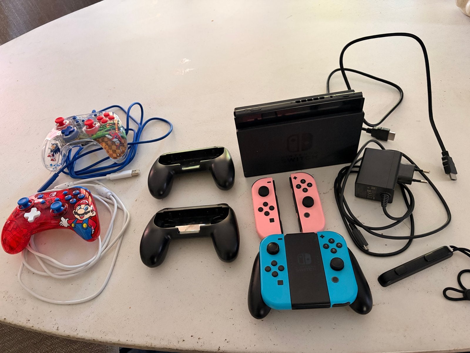 Nintendo Switch met extra controllers en accessoires, Ophalen of Verzenden, Zo goed als nieuw, Met 3 controllers of meer, Switch Original