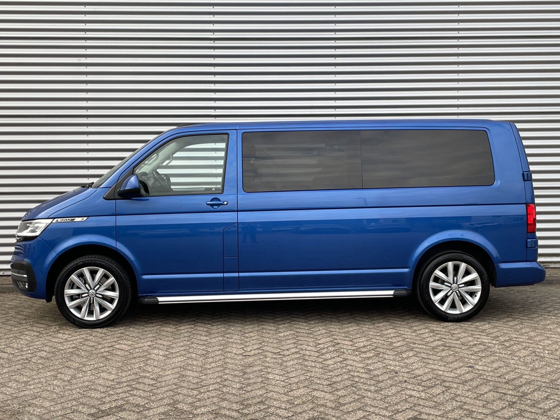 Volkswagen Transporter 2.0TDI L2H1 199PK DC BULLI Automaat L, Gebruikt, Euro 6, 4 cilinders, Origineel Nederlands