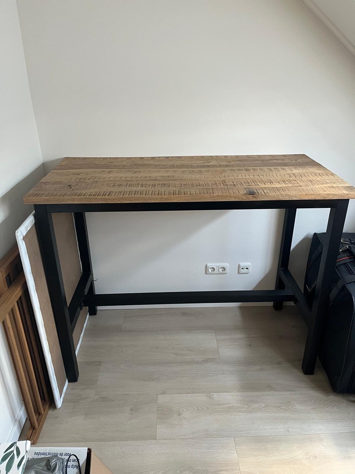 Robuuste bartafel/sidetable van mangohout en metaal, Industrieel, robuust, modern, 100 tot 150 cm, Tot twee personen, 50 tot 100 cm