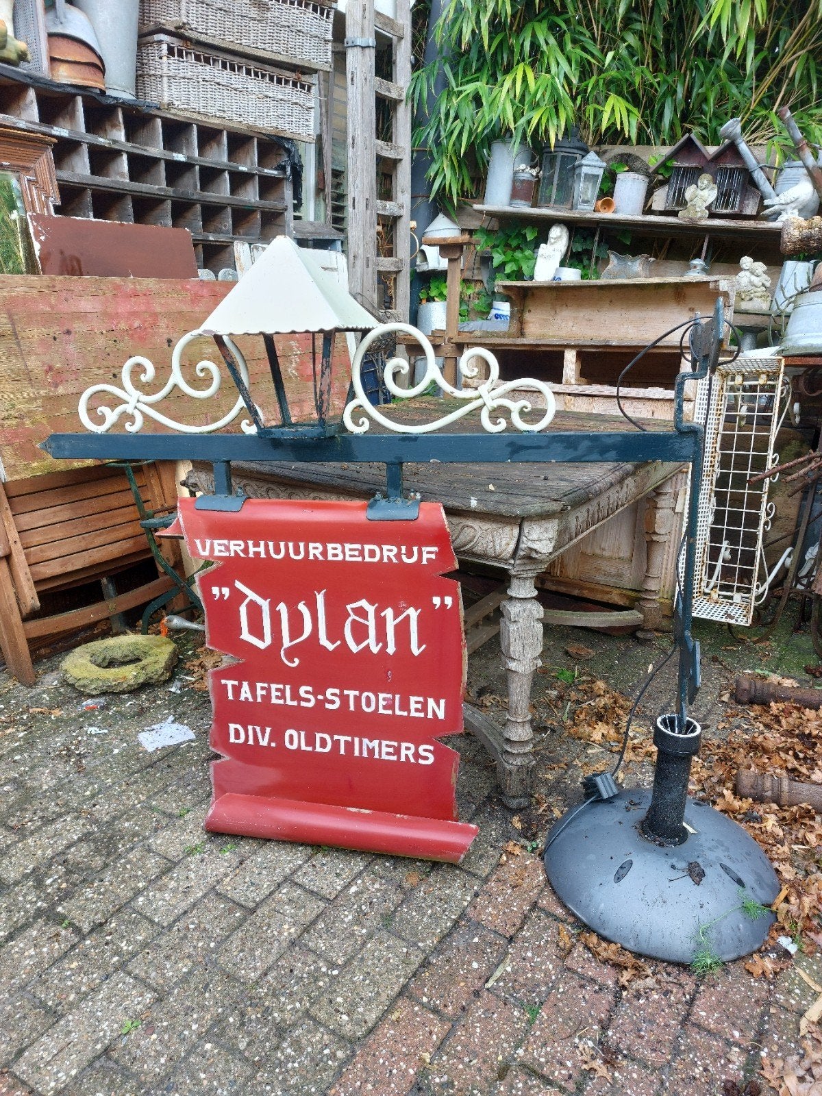 Smeedijzeren muurlamp met uithangbord, Ophalen