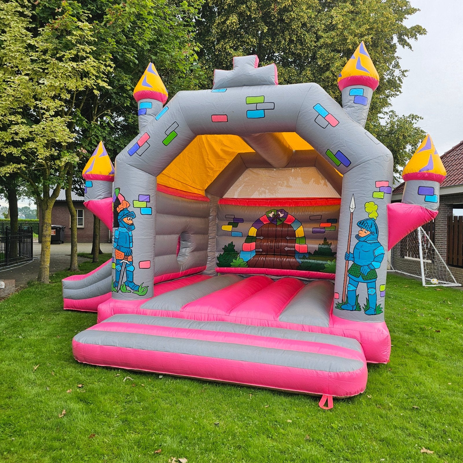 Prachtig mooi lucht springkussen te koop, Hobby en Vrije tijd, Feestartikelen | Verhuur, Ophalen of Verzenden, Zo goed als nieuw