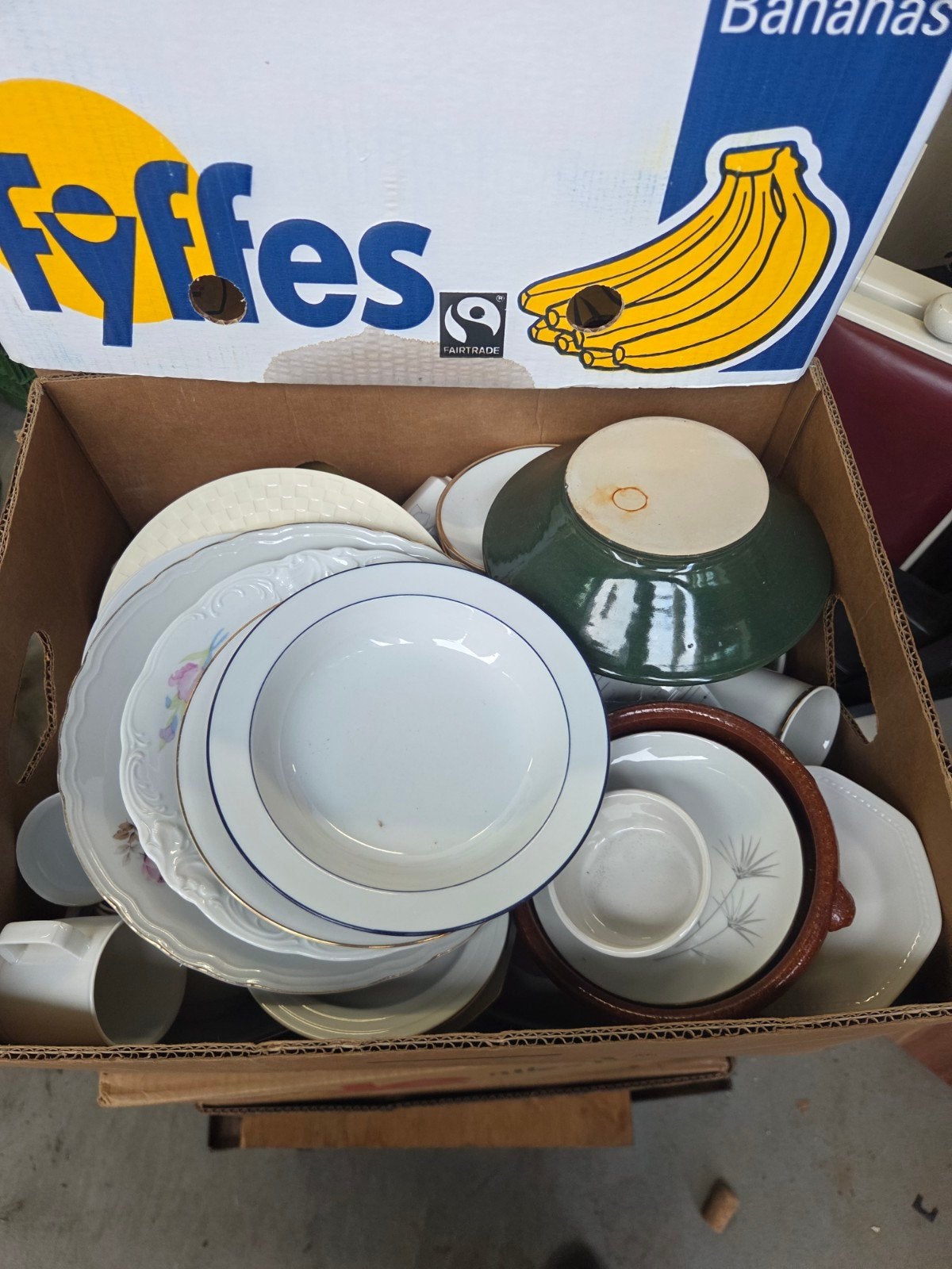 Grote partij serviesgoed 5 euro per bananendoos, Huis en Inrichting, Keuken | Servies, Gebruikt, Overige merken, Ophalen of Verzenden