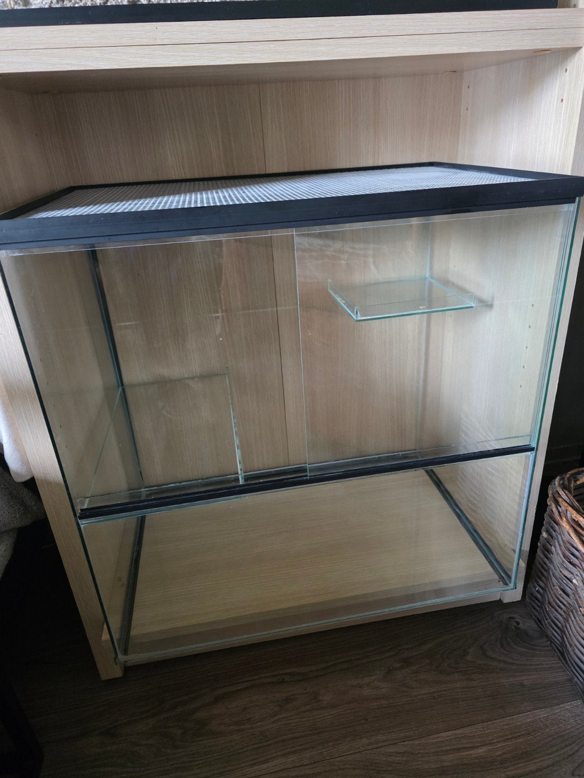 Glazen gerbilarium/ gerbilkooi met schuifdeuren. 2 plateaus, Ophalen, Gebruikt