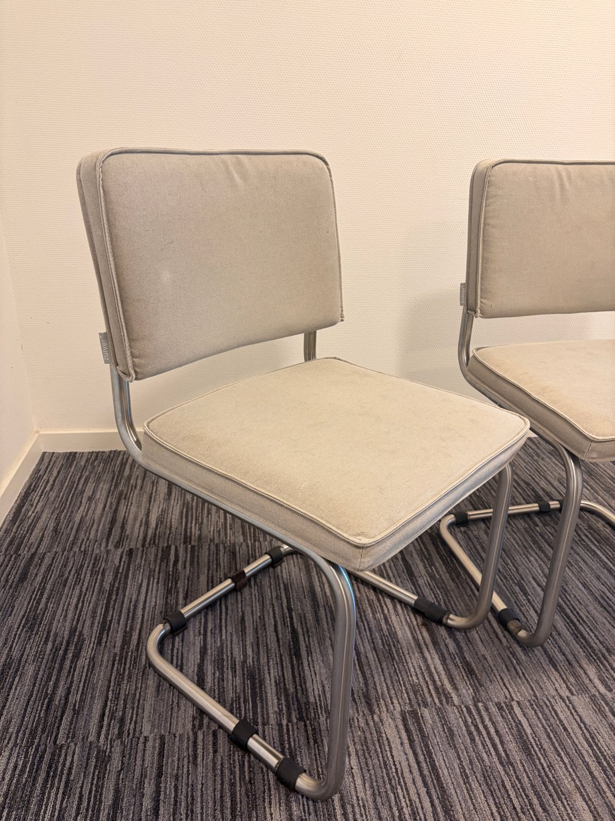 4 Zuiver stoelen - grijs, Huis en Inrichting, Stoelen, Ophalen, Gebruikt, Vier, Metaal