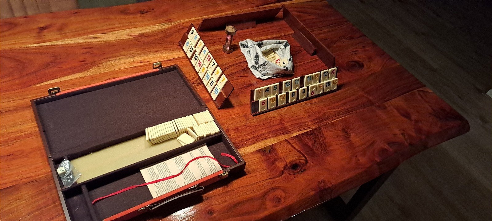 Rummikub de Luxe uitvoering (Rummy) in koffer., Ophalen of Verzenden, Zo goed als nieuw