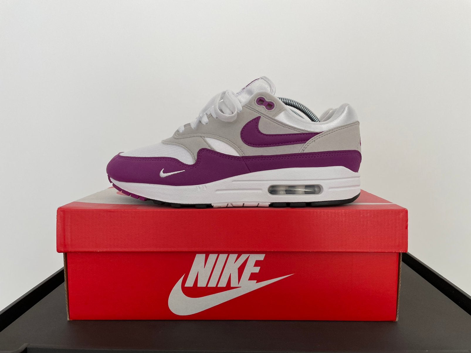 Nike air max 1 Bold Berry maat 42, Ophalen of Verzenden, Zo goed als nieuw, Overige kleuren